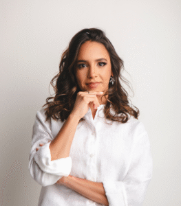 Nutricionista em Macaé RJ para emagrecimento — Louise Miranda em foto profissional de perfil